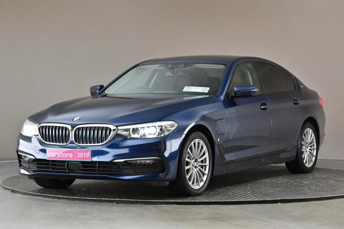 BMW 5 Series 530E G30 SE  brown Leather Interior - Image 3