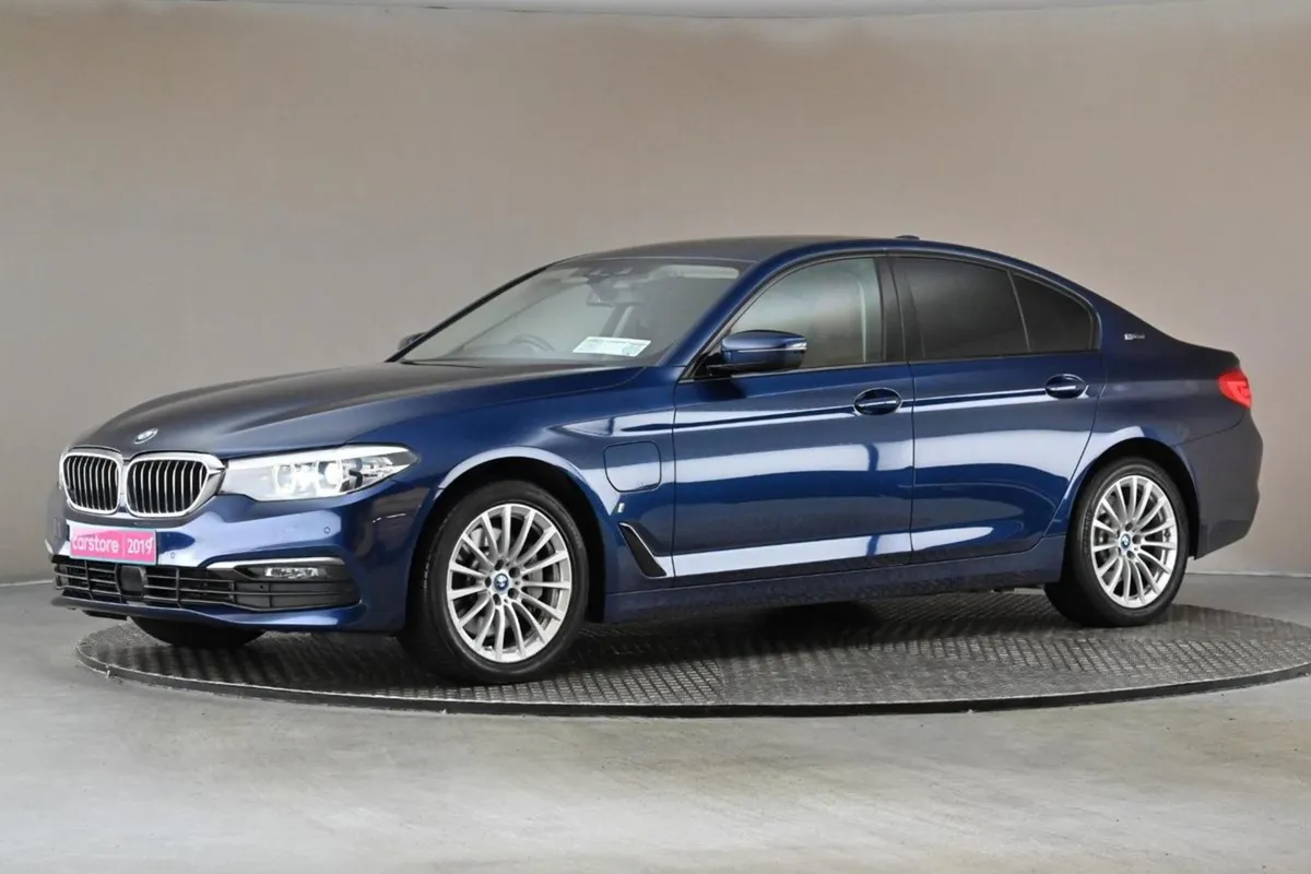 BMW 5 Series 530E G30 SE  brown Leather Interior - Image 4