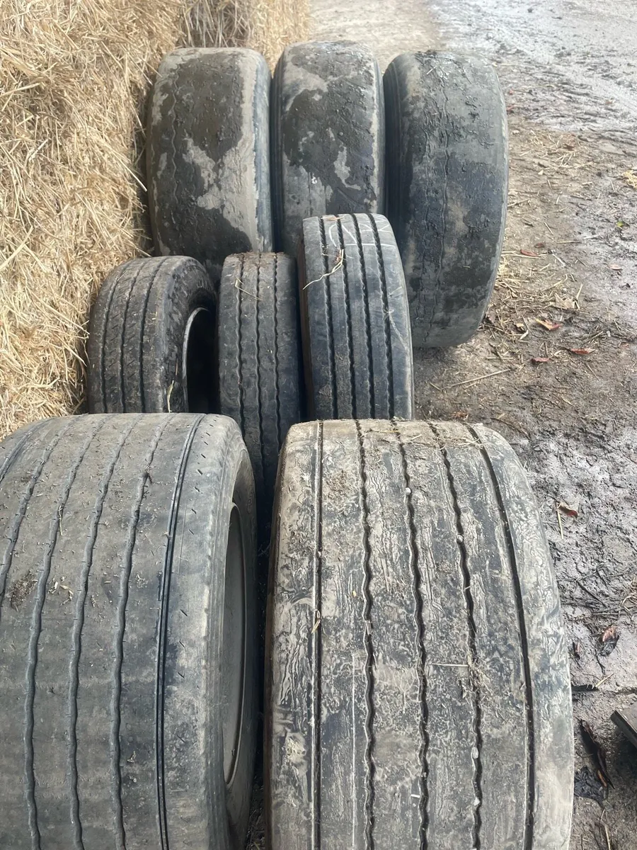 Bald/burst tyres - Image 1