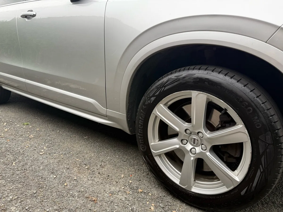 Silver Volvo XC90 Petrol Hybrid 7 seater - Image 3