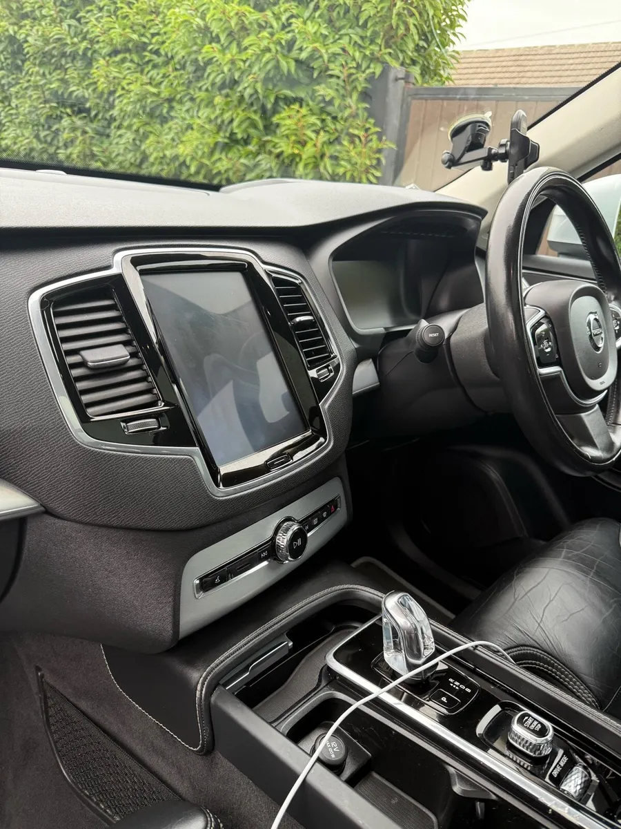Silver Volvo XC90 Petrol Hybrid 7 seater - Image 4