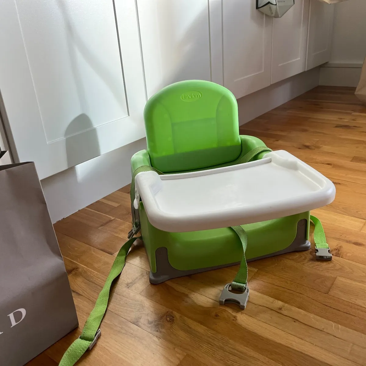Baby feeding booster chair