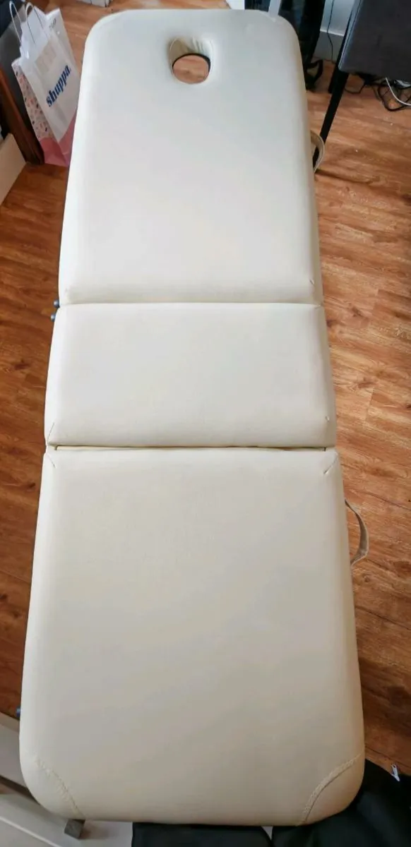 Great Sale. Foldable Massage Table White - Image 4