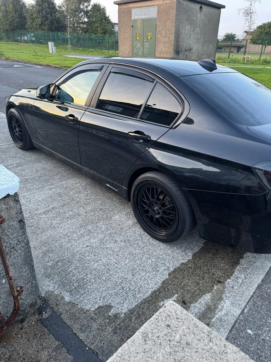 2015(152) BMW F30 B47 Sunroof HK - Image 2