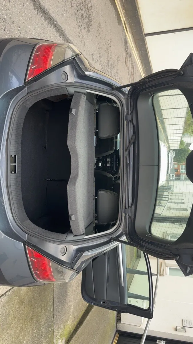 Car - Image 3