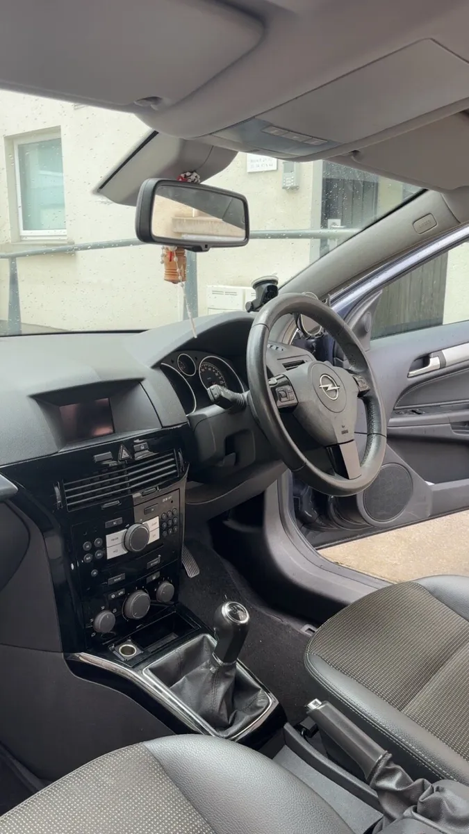Car - Image 4