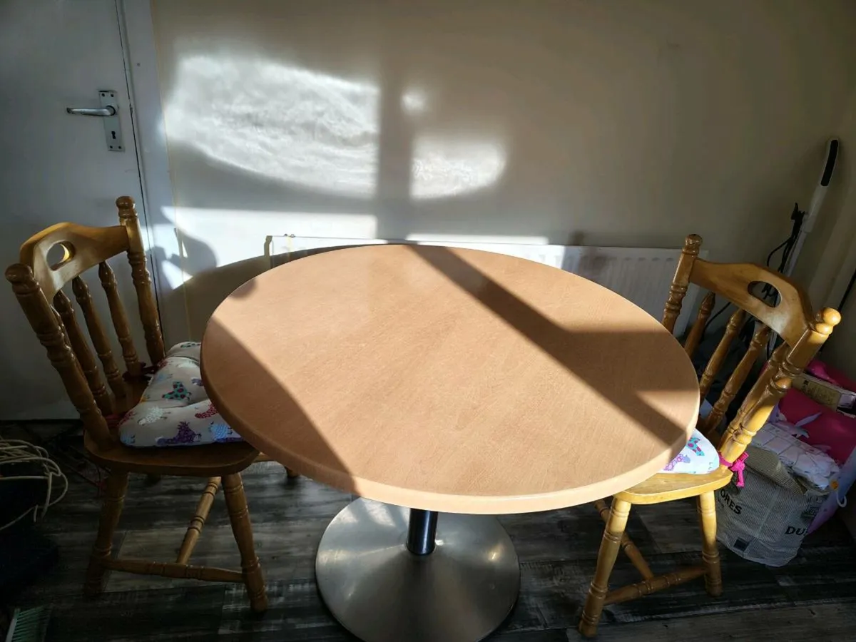 Kitchen table and 2 chairs - Image 1