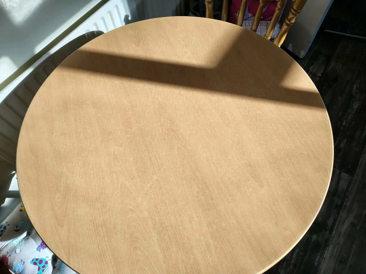 Kitchen table and 2 chairs - Image 2