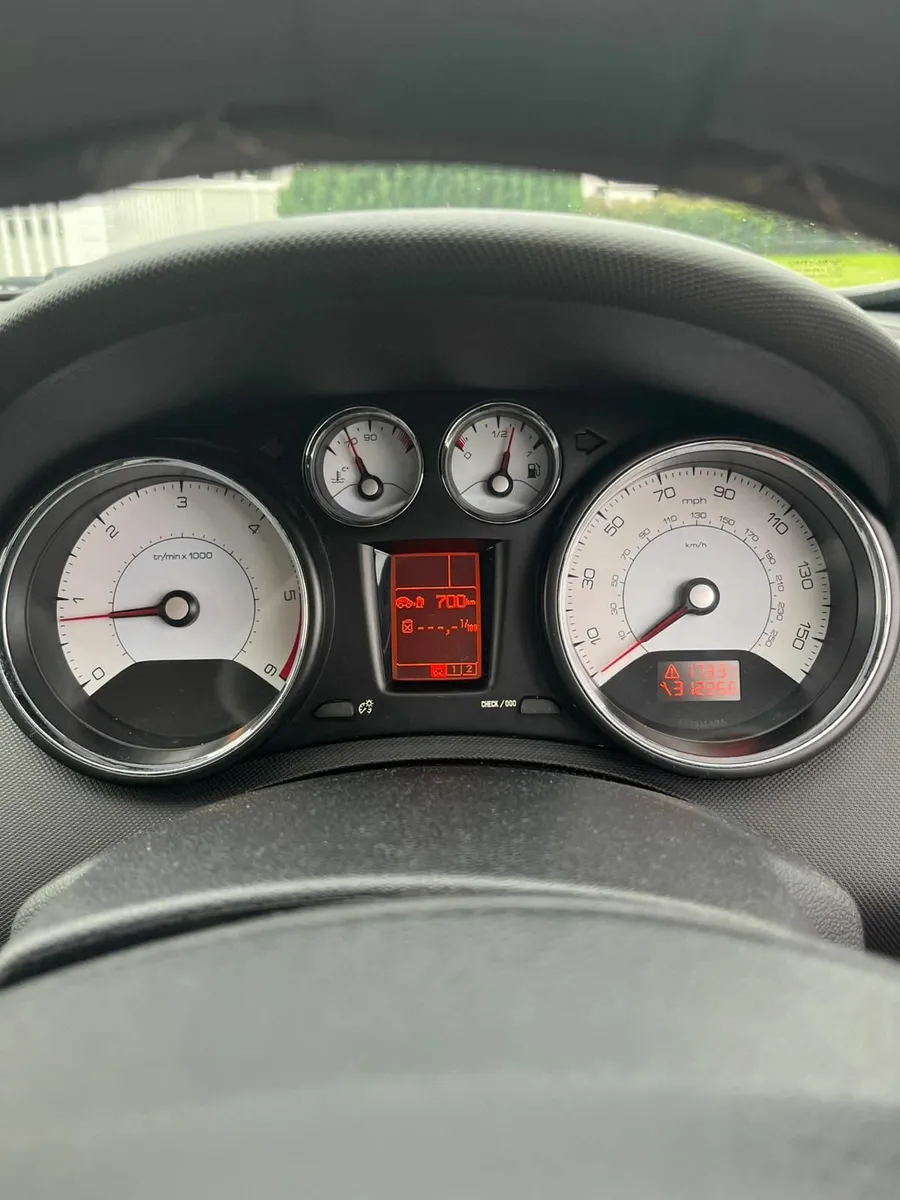 Peugeot 308 2011 - Image 2