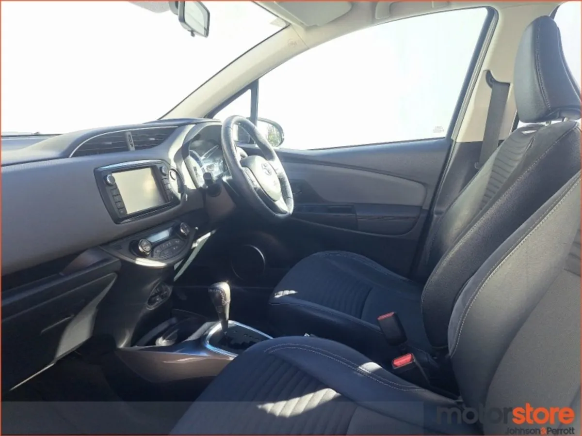 Toyota Yaris Hybrid Luxury TOP Spec - Image 3