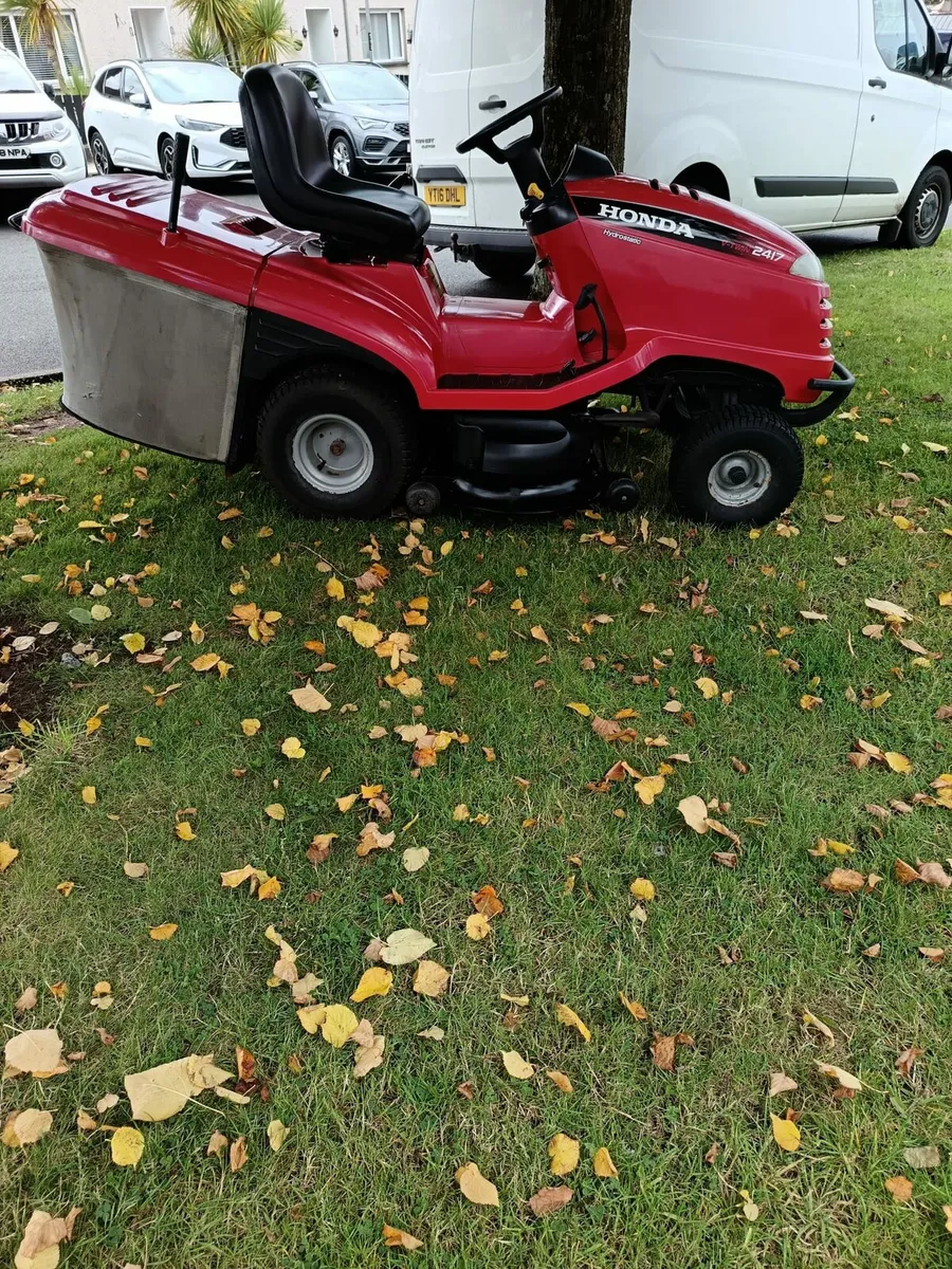 Honda 2417 petrol ride on lawnmower - Image 3
