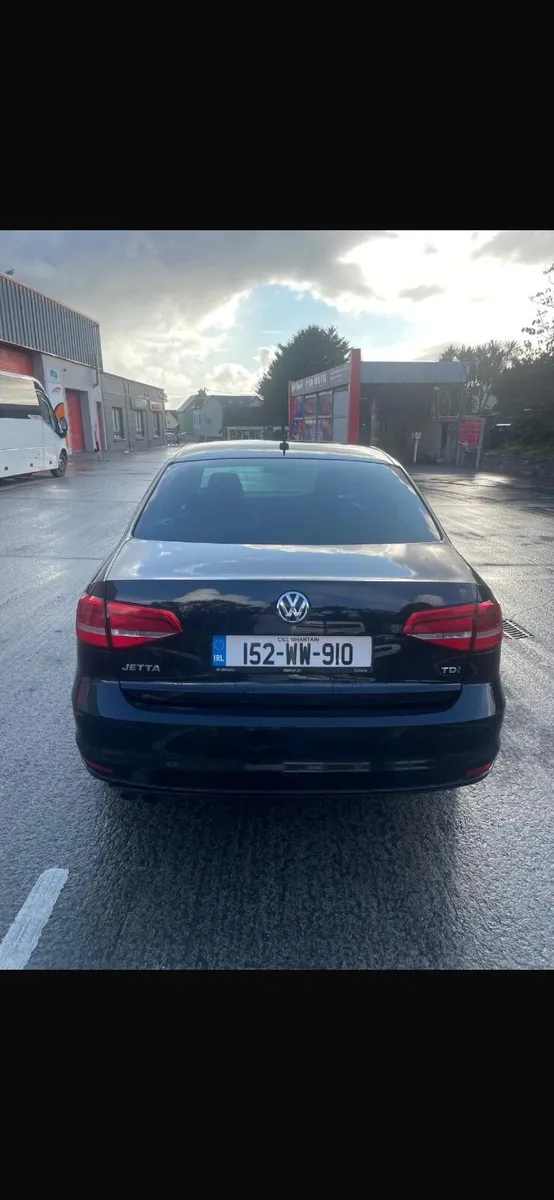 Volkswagen Jetta 2015 - Image 2