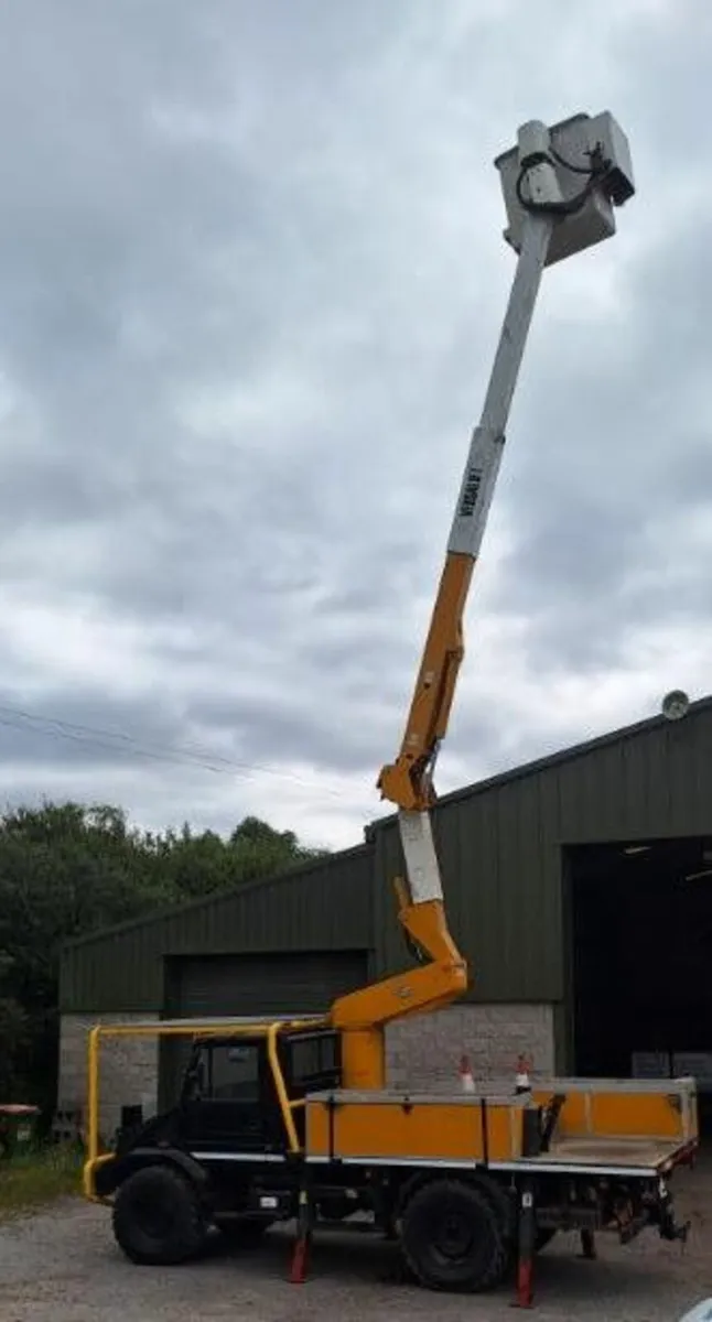 Mercedes-Benz 200 1996 Unimog Hoist - Image 3