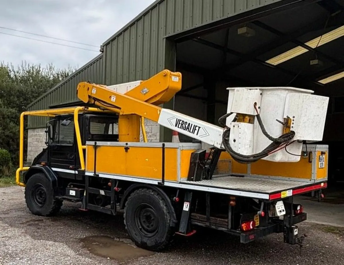 Mercedes-Benz 200 1996 Unimog Hoist - Image 4