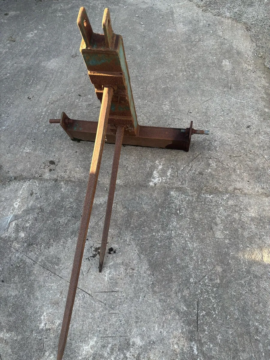 Bale spike - Image 1