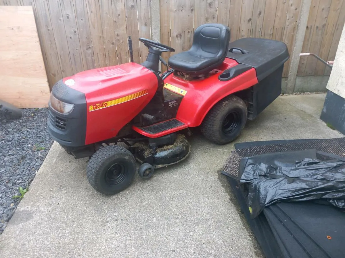 Ride on 17.5hp hydrostatic - Image 2