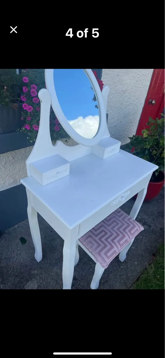 Dressing table and stool - Image 1