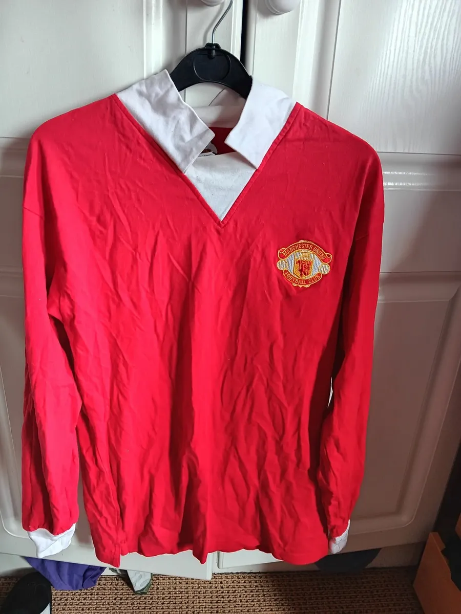Vintage Manchester United jerseys - Image 1