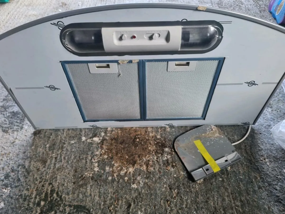Zanussi cooker hood and chimney - Image 1