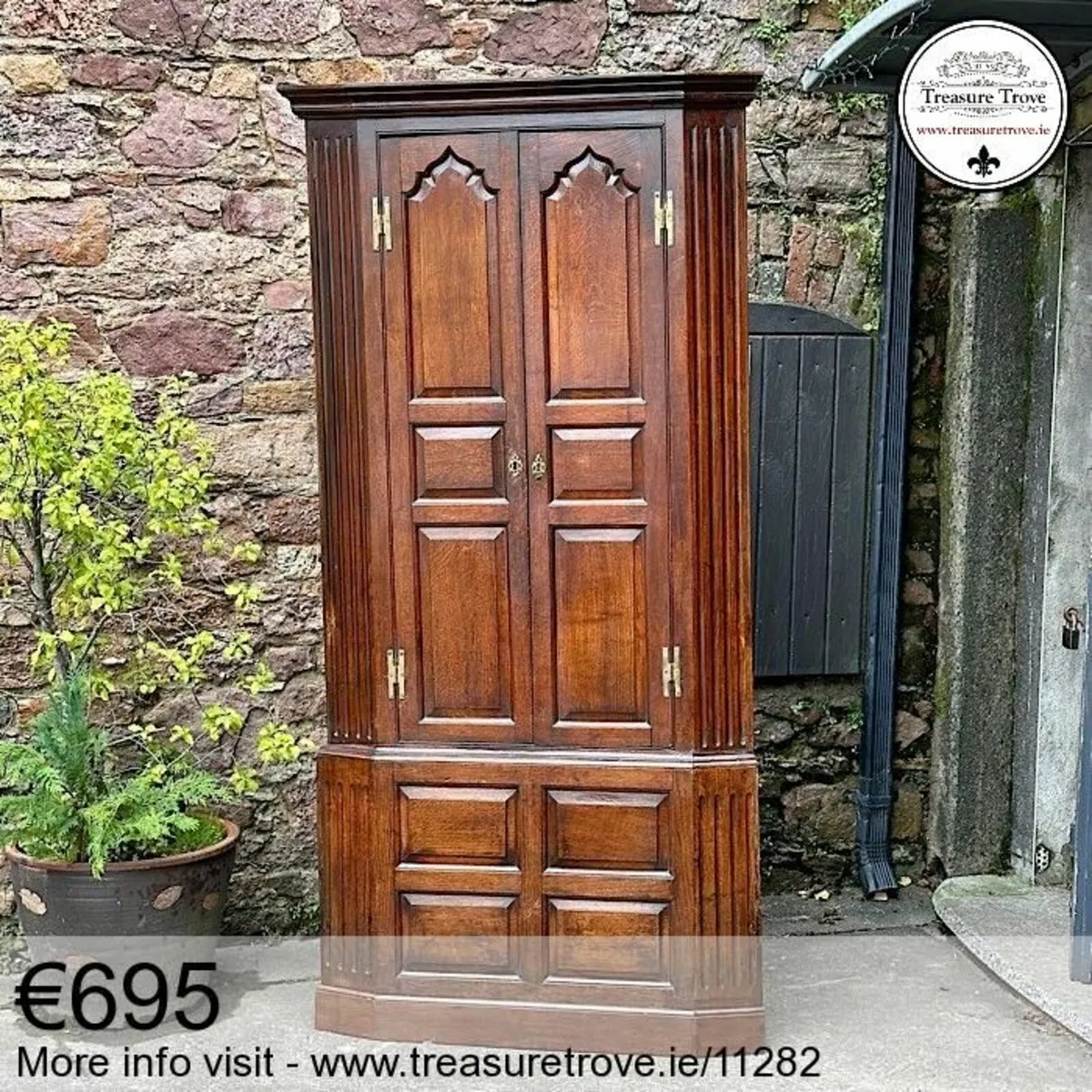 Vintage and antique corner cabinets - Image 4