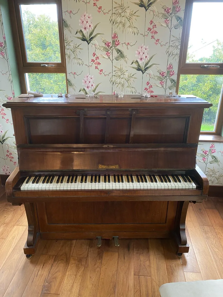 Piano - Image 1