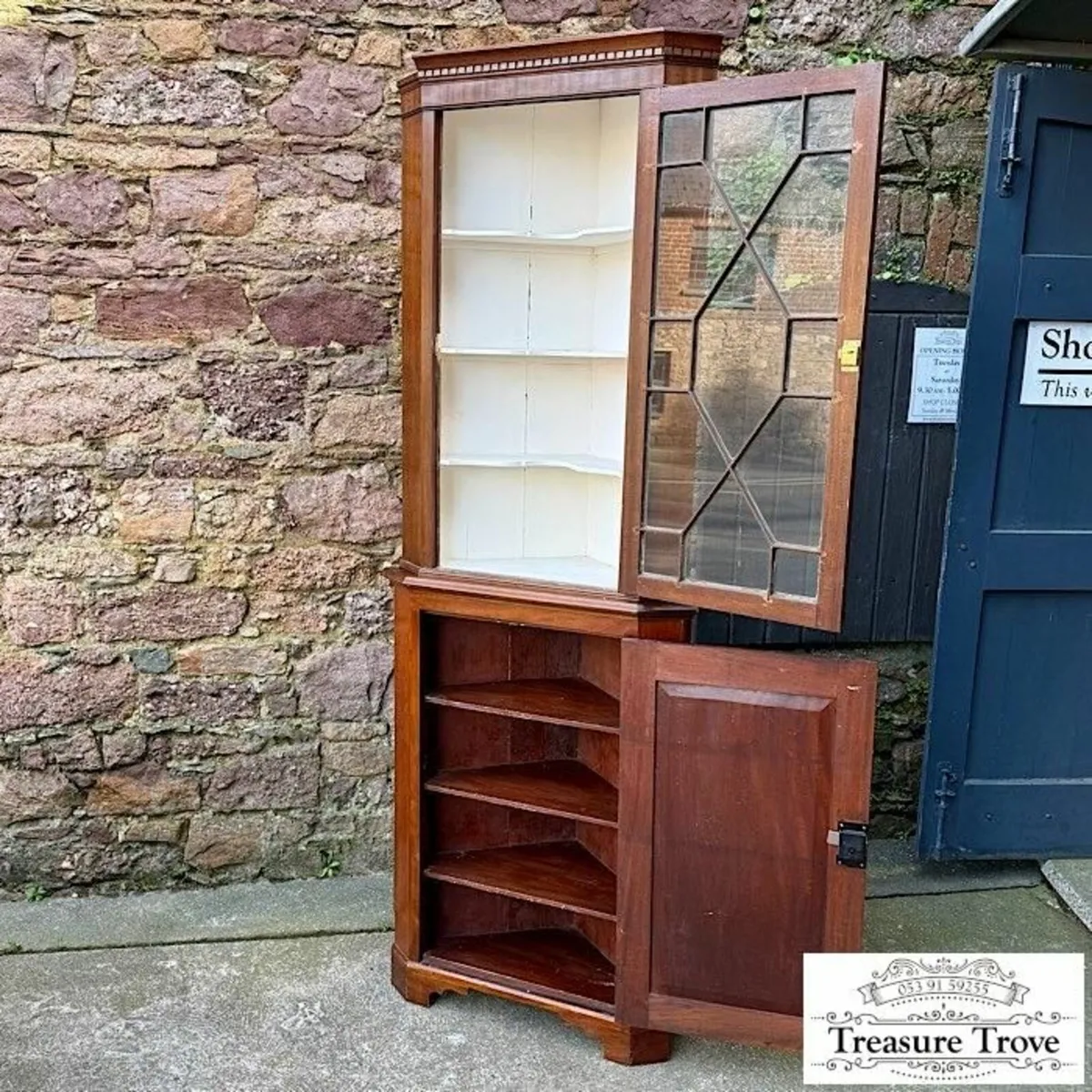 Vintage and antique corner cabinets - Image 2