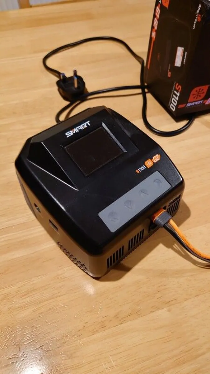 Spektrum S1100 Battery charger - Image 1