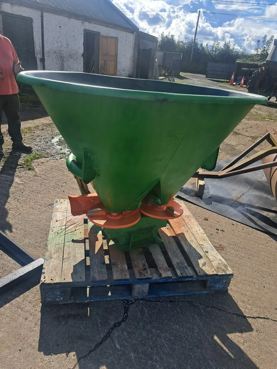 Farm equipment - Image 1