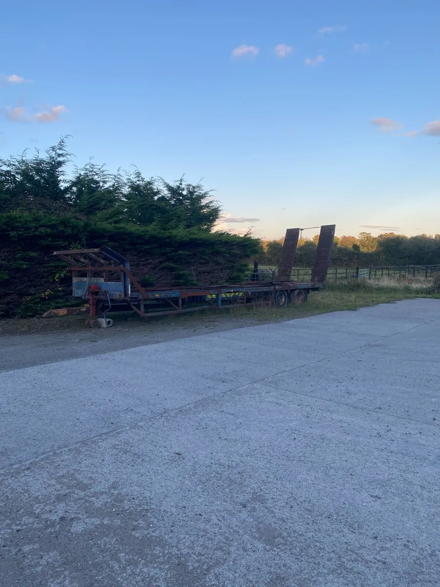 32 foot low loader - Image 1