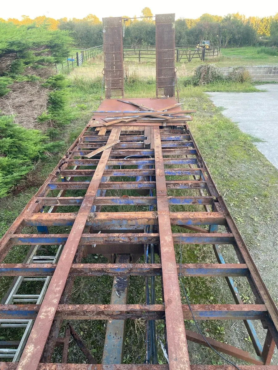 32 foot low loader - Image 4