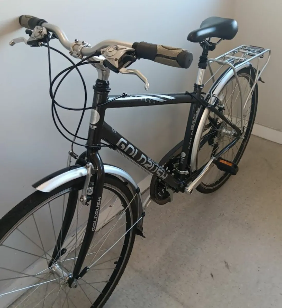 Lightweight road bike in new condition - Image 2