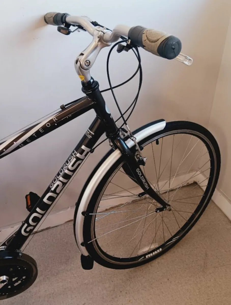 Lightweight road bike in new condition - Image 4