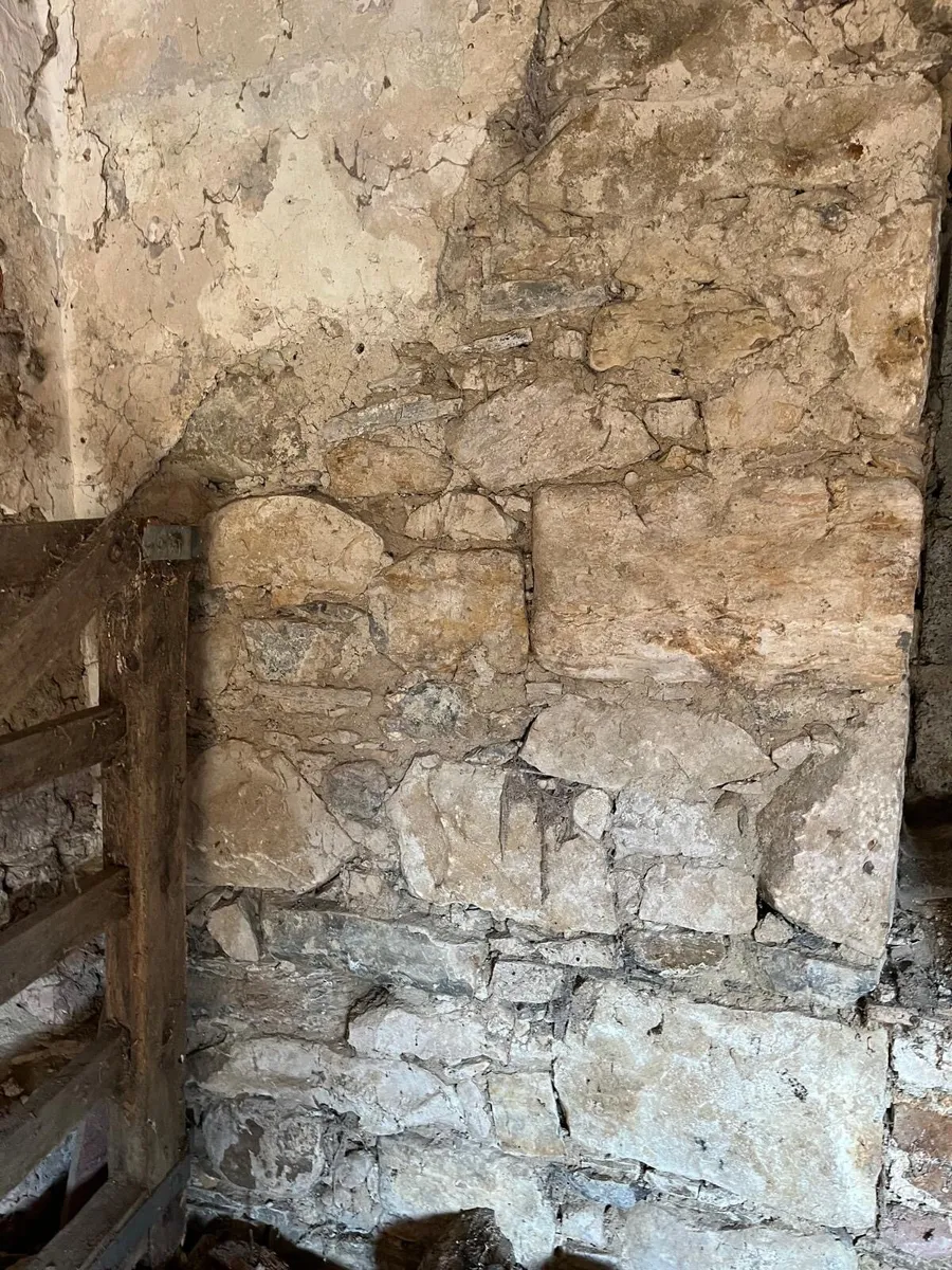 Good building stone - Image 1