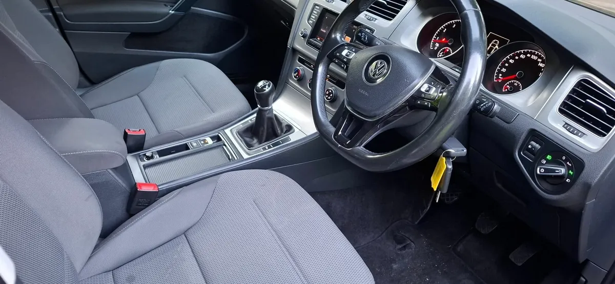 15  VW Golf,    MINT,    FSH,    NCT 8/26 - Image 2