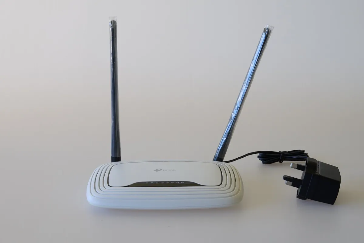 TP-Link TL-WR841N Wireless Router - Image 1