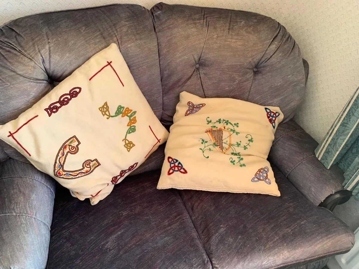 Small two seater sofa in perfect condition - Image 1