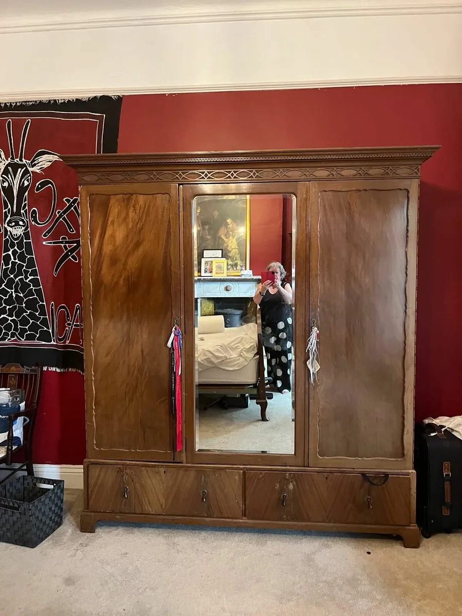 Large wardrobe - Image 2