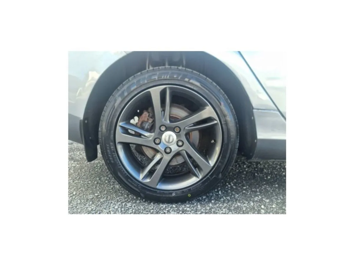 Volvo V40 D2 MOM ED 5DR - Image 4