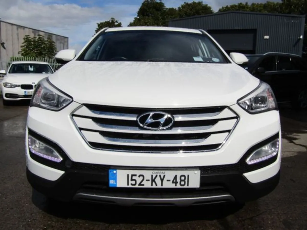 Hyundai Santa Fe 2WD Comfort 4DR - Image 3