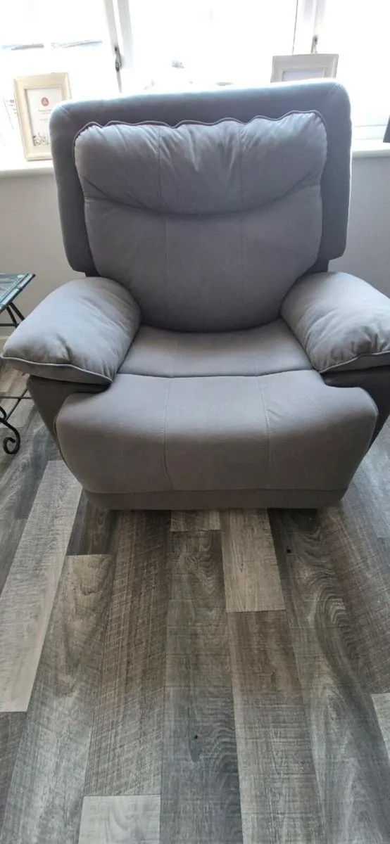 3-1-1 recliner Sofa - Image 3