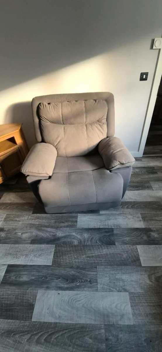 3-1-1 recliner Sofa - Image 4