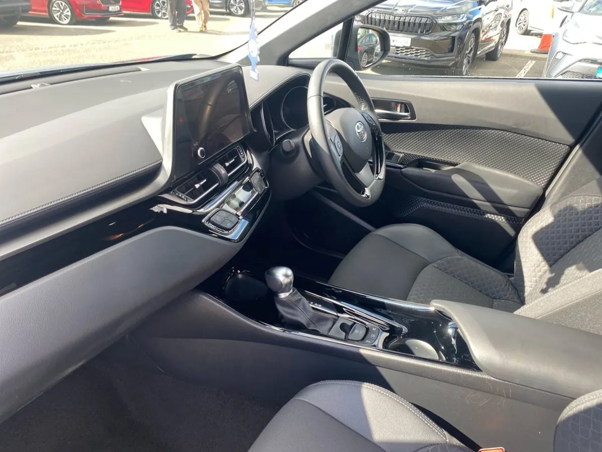 Toyota C-HR 1.8 Hybrid Sport - Image 3