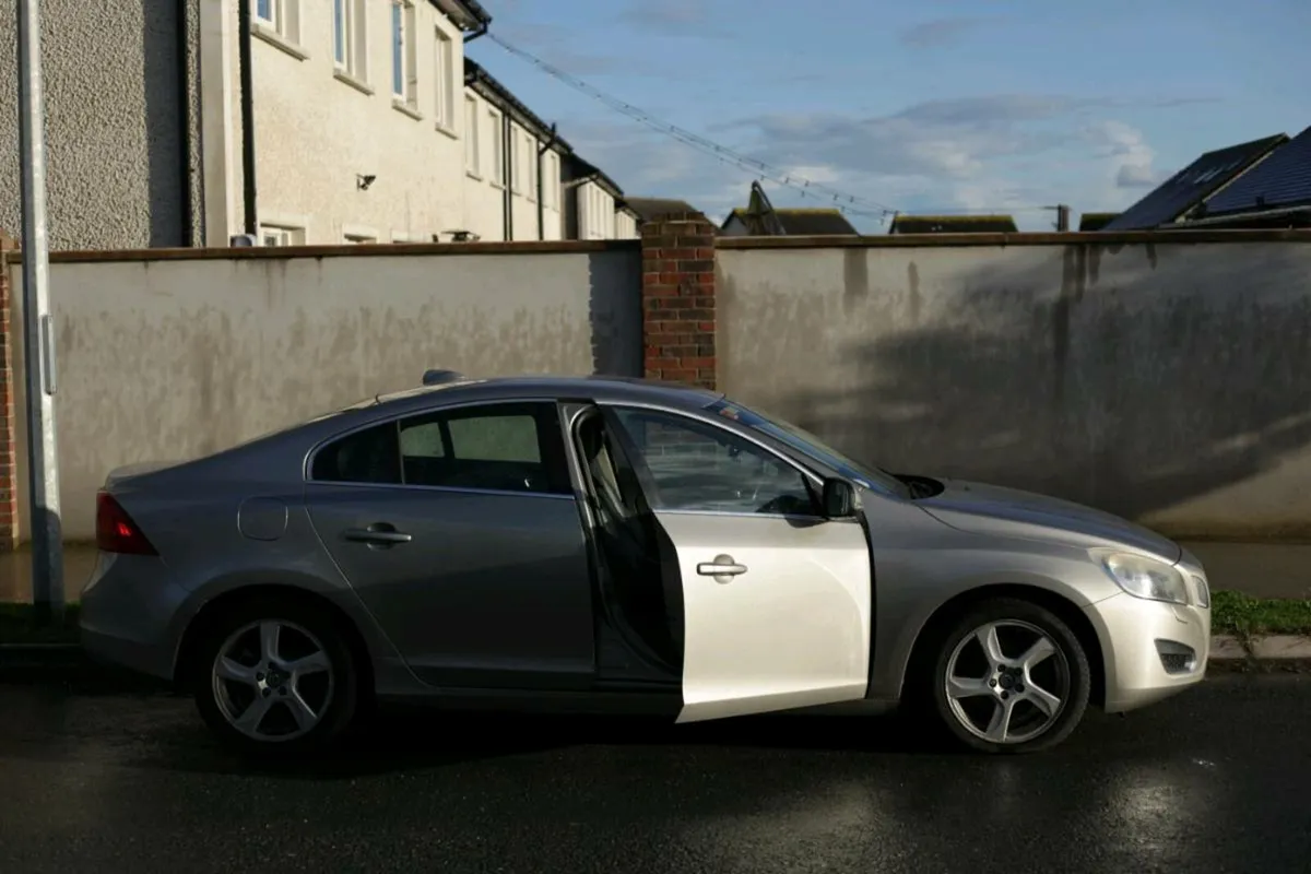 Volvo S60 D3 2011 NCT May 26+TAX Dec 25 - Image 3