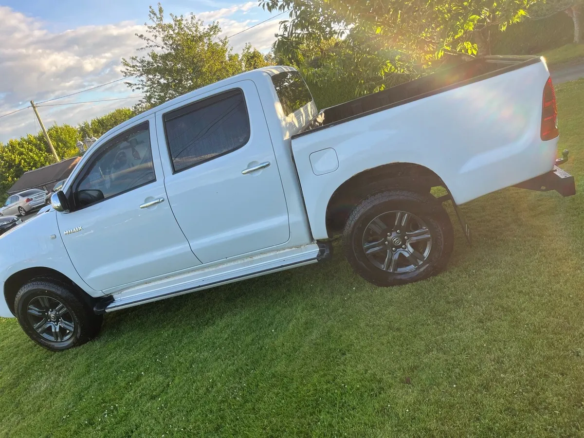 Toyota hilux - Image 2