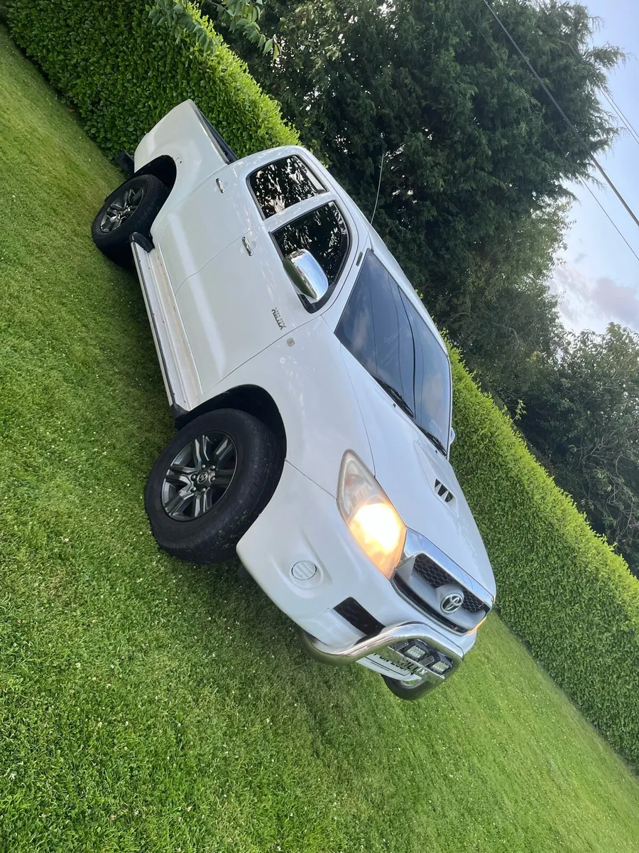 Toyota hilux - Image 3