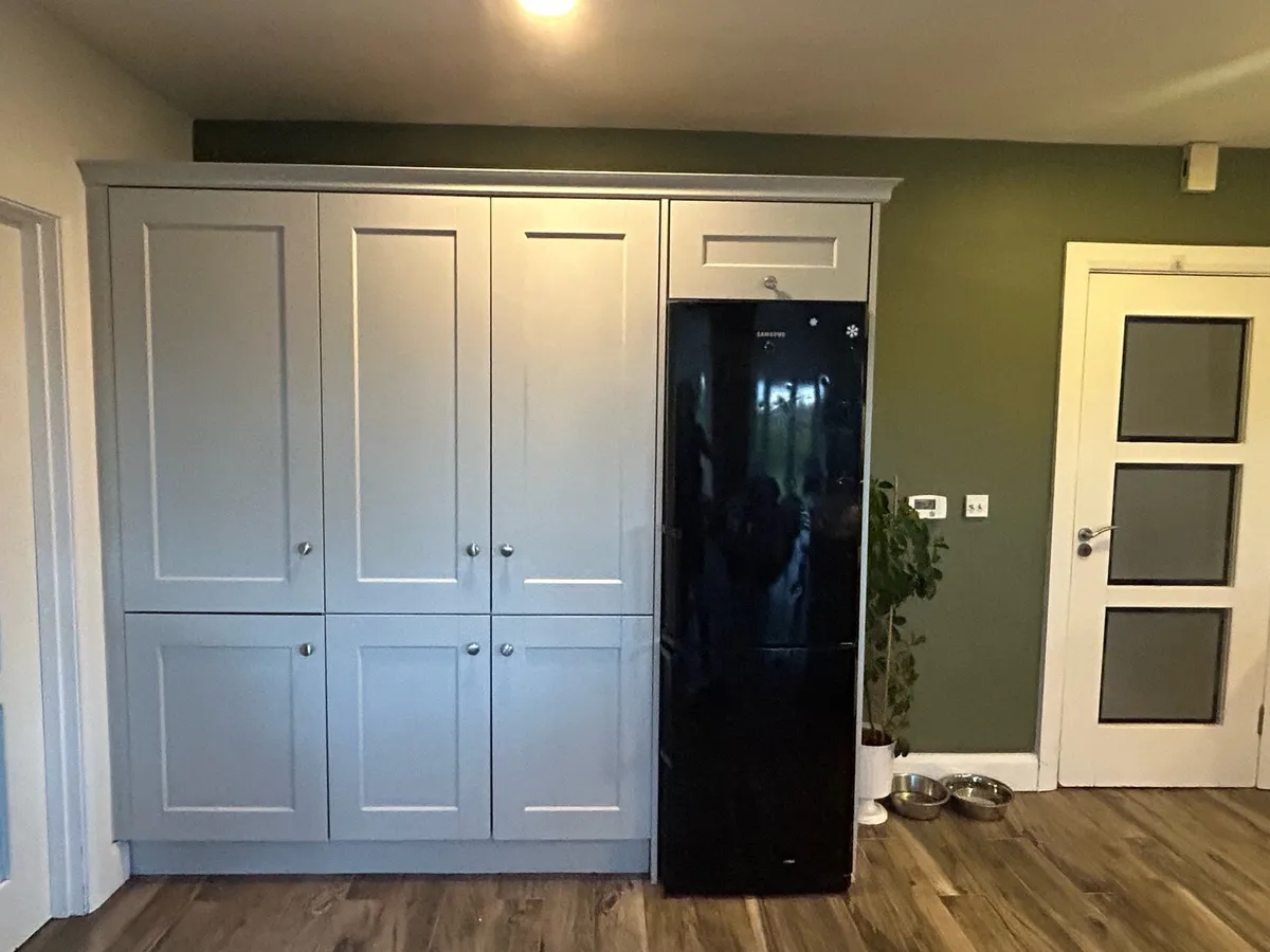 Kitchen, stove, towel rad - Image 2
