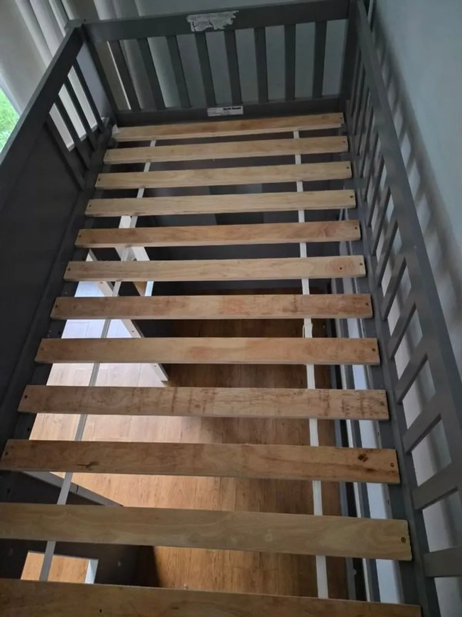 House bed - Image 3