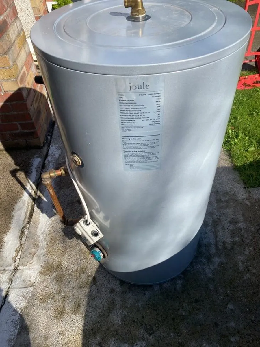 hot water cylinder - Image 1