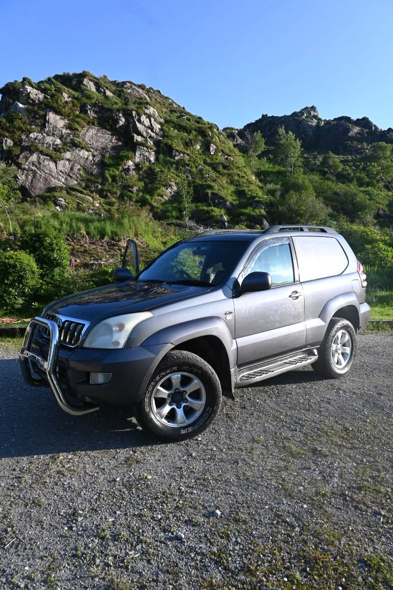 Toyota Land Cruiser 2004 - Image 2