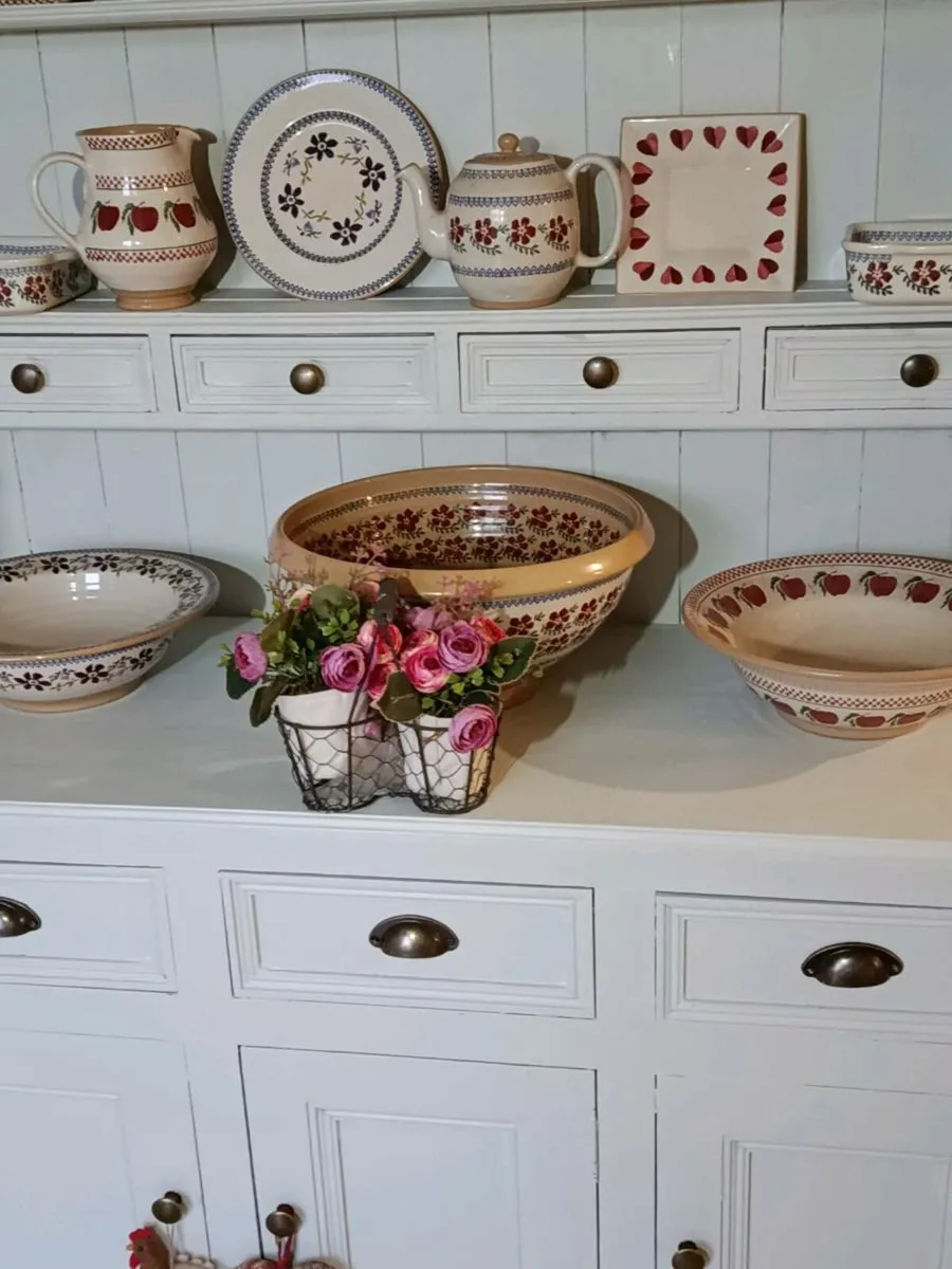 Solid kitchen dresser delivery arranged - Image 2